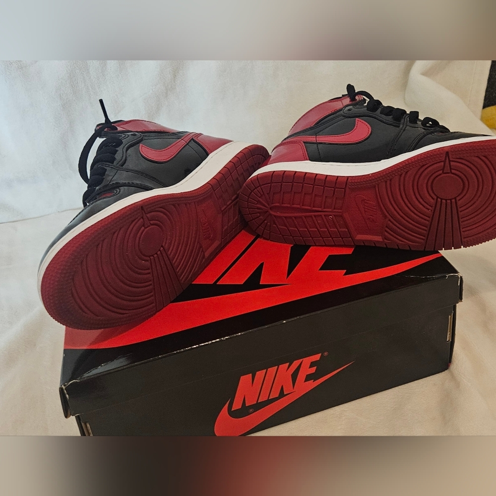 Nike Air Jordan 1 High Retro High Black Red Sneakers OG GS. Size 6.5 Youth - Picture 4 of 7